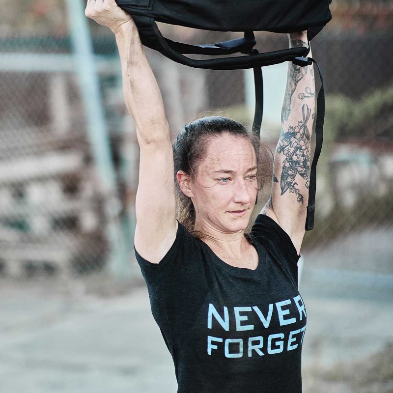 Black Goruck Never Forget Women's T-Shirt | CA-BDO-892315